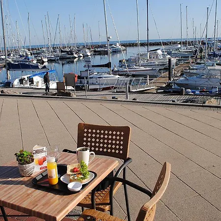 Fewo Strandstrasse - Fuehrt Auf Die Schoene Ostsee-Seebruecke Kuehlungsborn Exterior photo