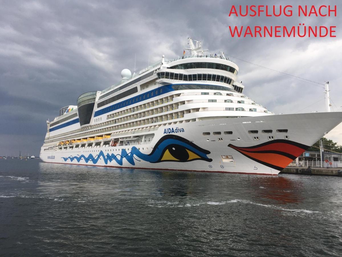 Strandstrasse - Fuehrt Auf Schoene Ostsee-seebruecke * Kuehlungsborn