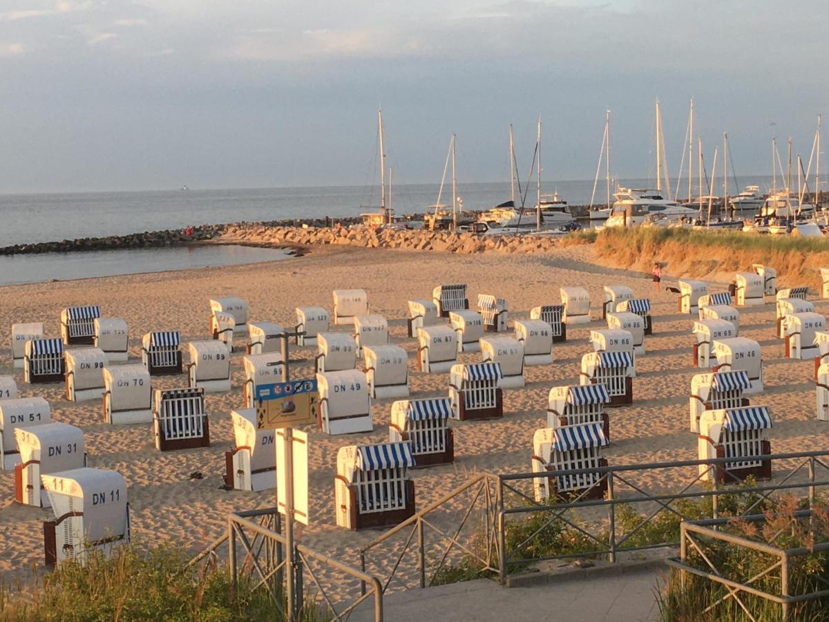 Strandstrasse - Fuehrt Auf Schoene Ostsee-seebruecke Apartment *