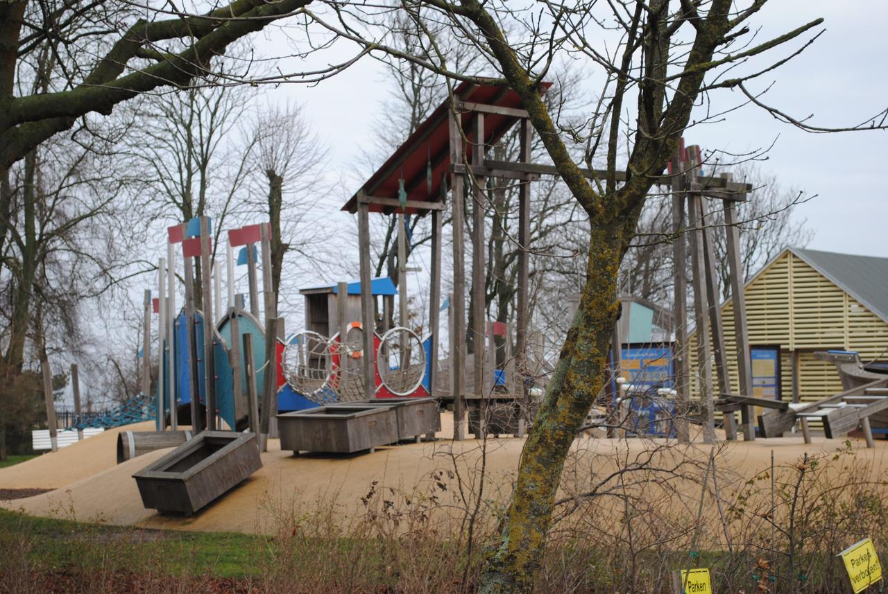 Strandstrasse - Fuehrt Auf Schoene Ostsee-seebruecke *