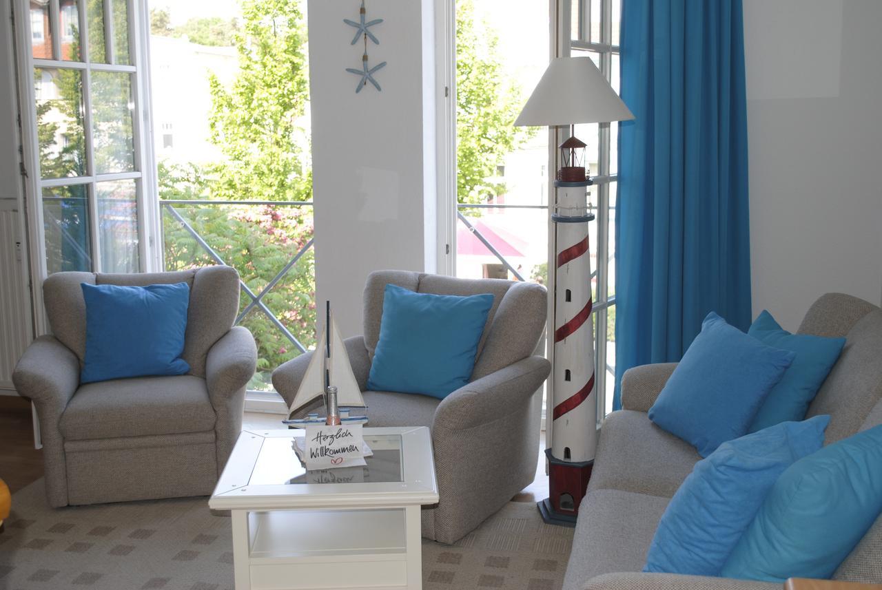Strandstrasse - Fuehrt Auf Schoene Ostsee-seebruecke Apartment Kuehlungsborn