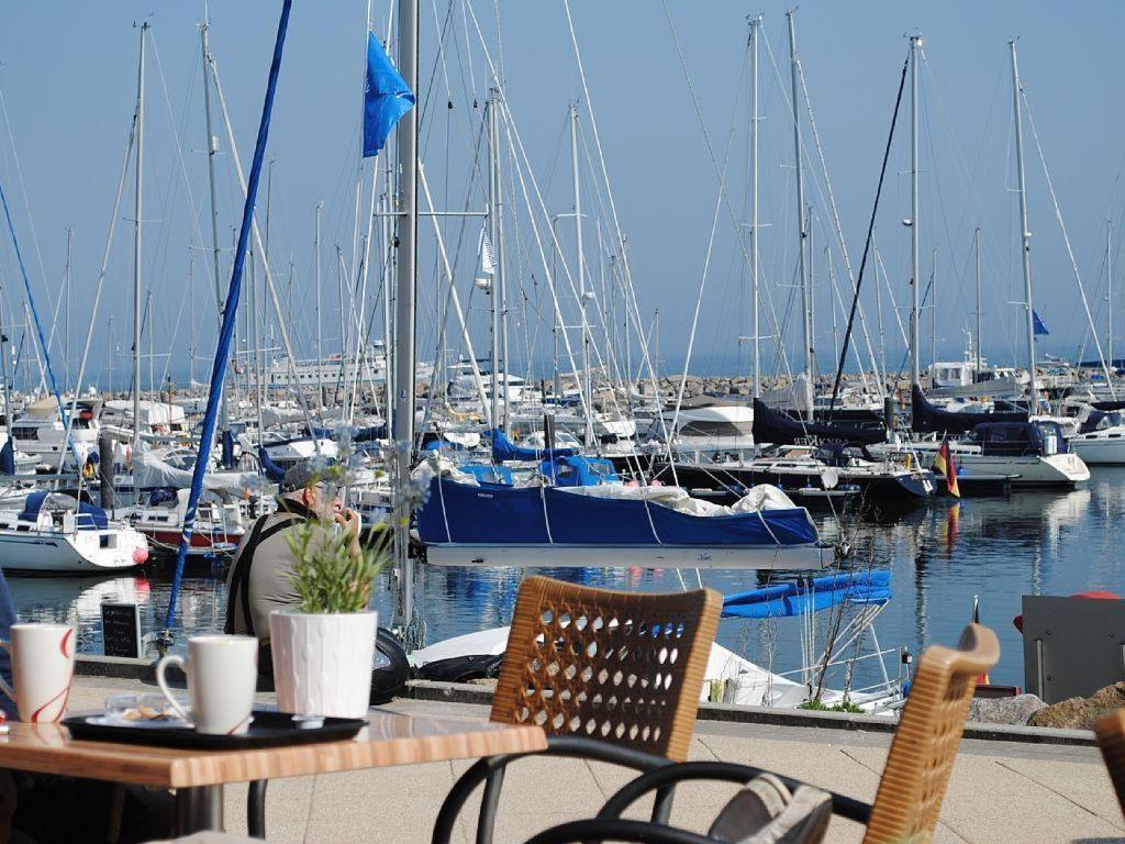 Strandstrasse - Fuehrt Auf Schoene Ostsee-seebruecke Apartment *
